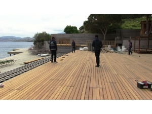 Ünlülerin Beach’i Yerle Bir Oldu