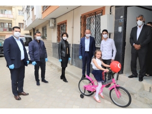 Çocuklar Ödüllerini Başkan Akın’dan Aldı