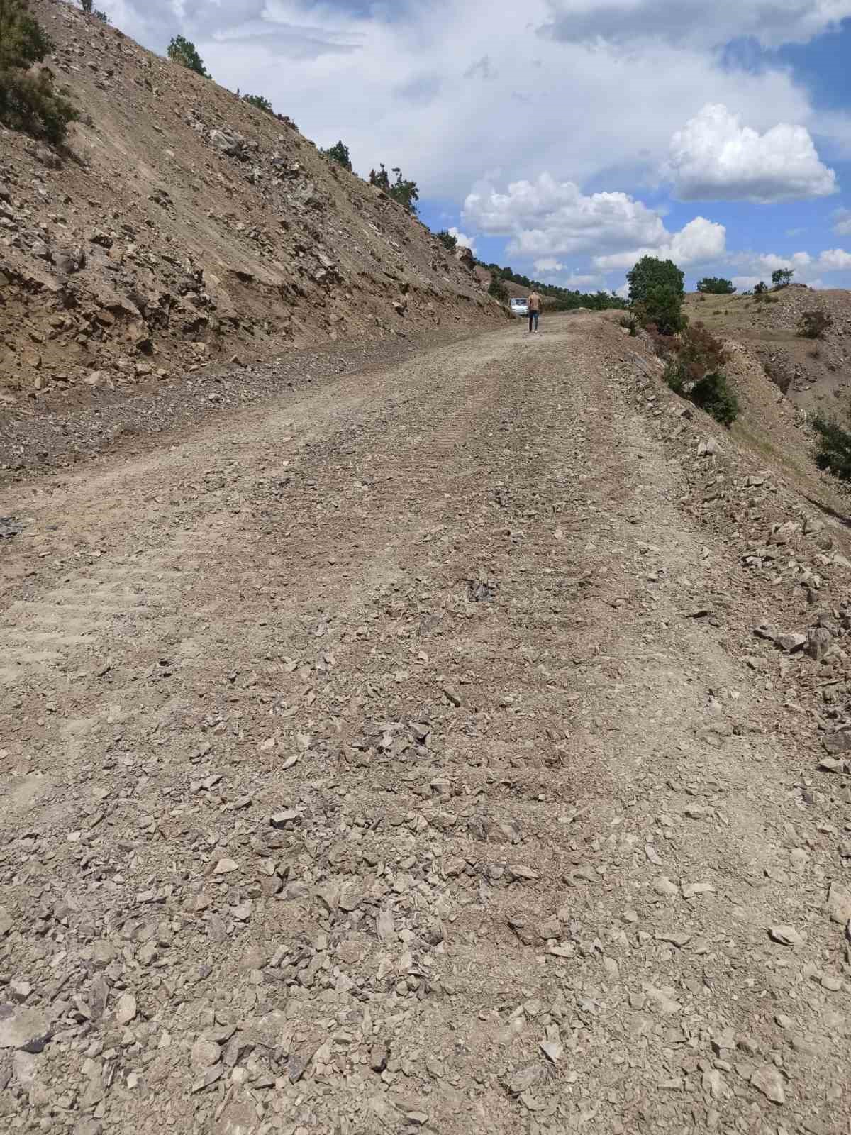gokdere-beyhan-sahil-yolunda-calismalar-basladi
