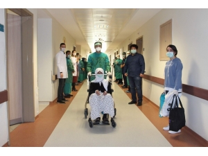Korona Virüsü Yenen 75 Yaş Üstü 3 Hasta Alkışlarla Taburcu Oldu
