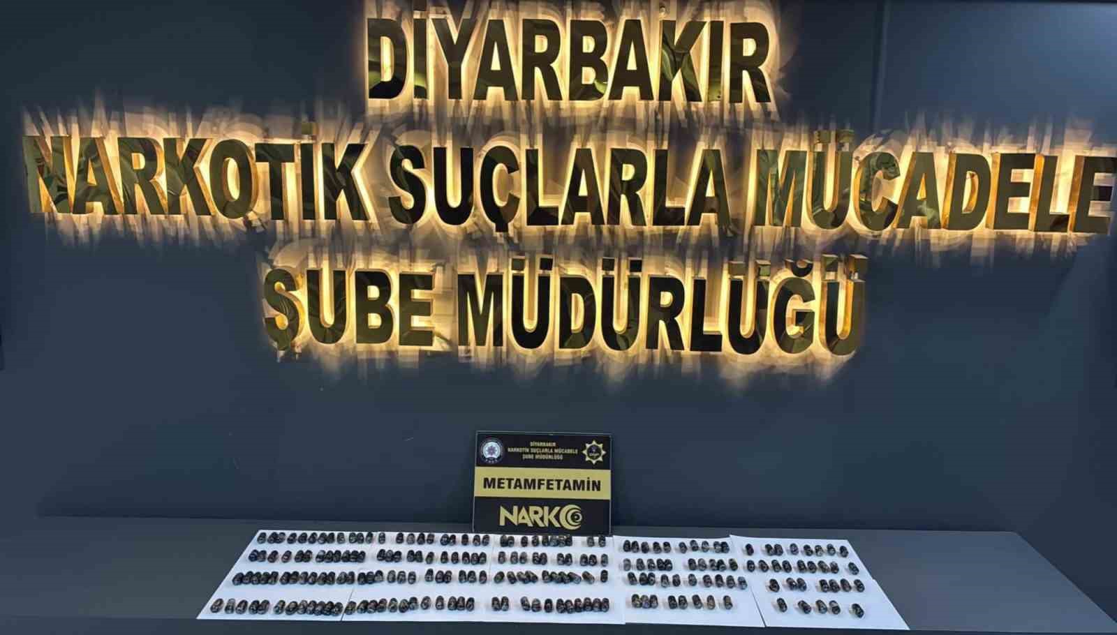 midelerinde-tasidiklari-uyusturucu-ile-yakalanan-2-kisi-tutuklandi