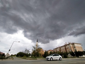 Gökyüzü Karardı, Yağmur Başladı