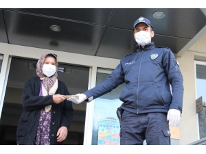 Yaşlı Kadın Çektiği Yardım Parasını Düşürdü