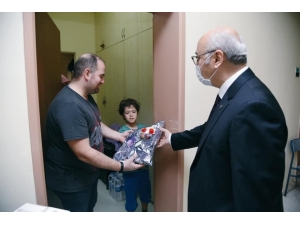 Vali Köşger, Karantinadaki Vatandaşları Ziyaret Etti