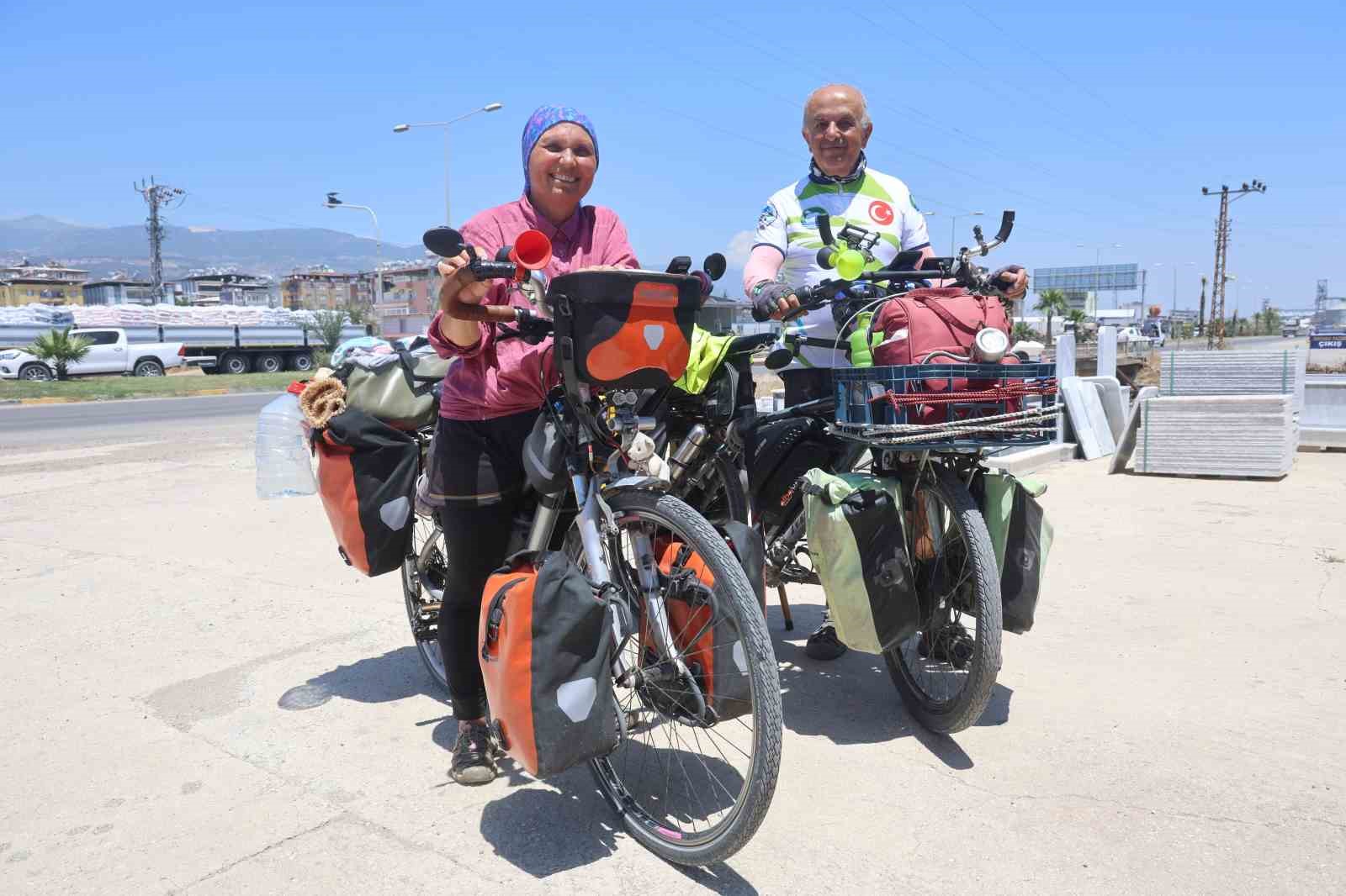 akdeniz-sahillerini-pedal-cevirerek-gezen-cift-27-gun-sonra-hatay-a-ulasti