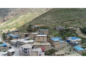 Basamakları Andıran Taş Evler Zamana Meydan Okuyor