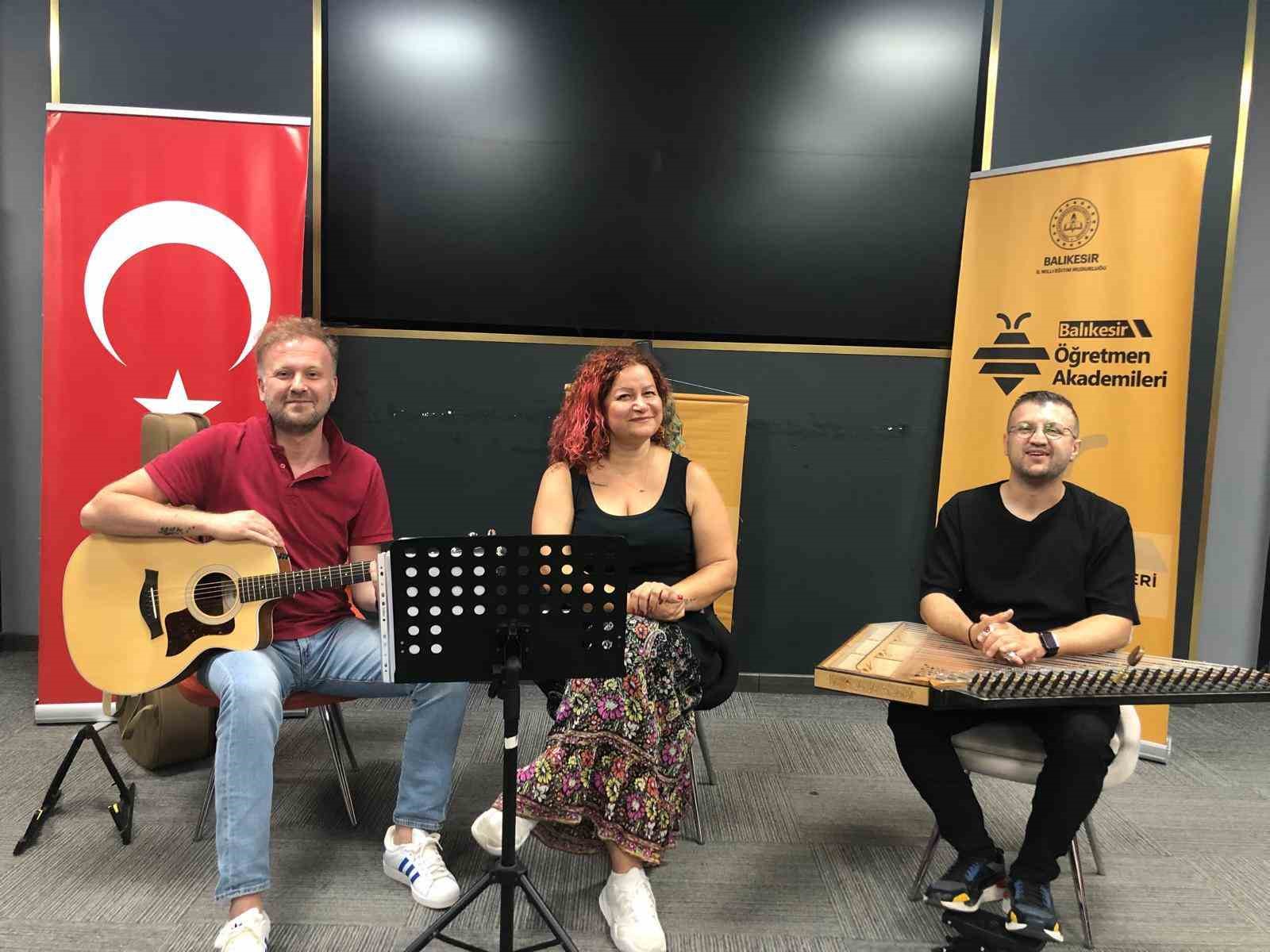 ogretmen-muzik-akademisinde-coskulu-final