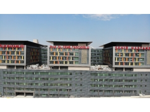 Prof. Dr. Cemil Taşçıoğlu’nun Adının Bulunduğu Tabela Hastaneye Asıldı