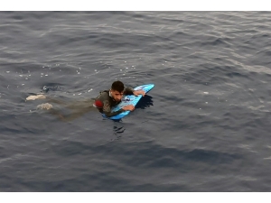 Sörf Tahtası İle Ölüme Yolculuk