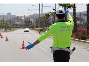 Kısıtlamanın İlk Gününde İzmir Polisi Göz Açtırmadı