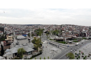 3 Günlük Sokağa Çıkma Yasağı Sonrası Boş Kalan Üsküdar Meydanı Havadan Görüntülendi