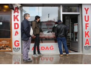 Marketlerin Kapanmasına Dakikalar Kala Erzurum’da Hareketlilik Yaşandı