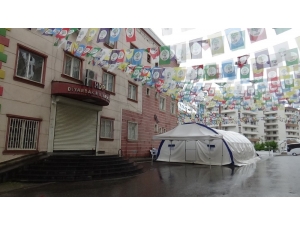 Hdp Önündeki Aileler Kısıtlama Nedeni İle Eylemlerine 3 Gün Ara Verdi