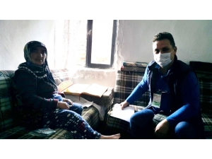 Burhaniye’de Neziha Nine Aylığını Getirenlere Dua Etti