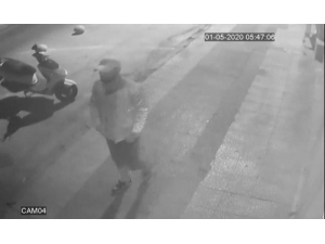 Tabanca Meraklısı Hırsız Kameraları Dikkate Almadan Silahları Çaldı