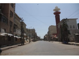 Pakistan’da Sosyal Mesafeli Cuma Namazı