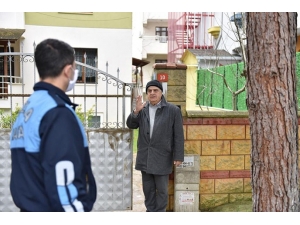 Tuzla Belediyesi İlçeyi Dezenfekte Edip Çiçeklendiriyor