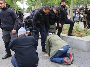 Paris’te 1 Mayıs’ı Kutlayan Bir Kürt Gruba Polis Müdahalesi