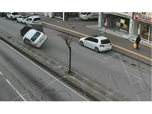 Çanakkale’de Kaza Anı Mobese Kamerasına Yansıdı