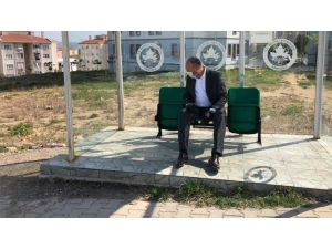 Bahşılı’da Durak Koltukları Yenilendi