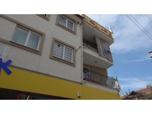 Boğazına Hortum Bağlayıp İntihara Kalkışan Şahıs 10 Metreden Aşağı Böyle Düştü