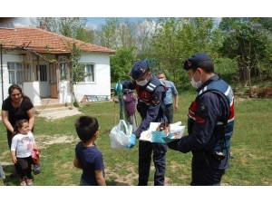 Çocuklara Jandarma Şefkati