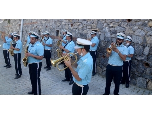 Kuşadası’nda Belediye Bandosundan 1 Mayıs Konseri