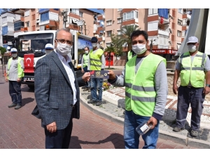 Salihli’de Sosyal Mesafeli, Hediye Çekli Kutlama