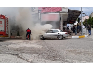 Seyir Halindeki Otomobil Alev Aldı