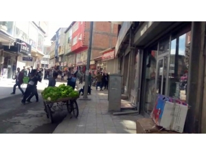 Doğubayazıt’ta Zabıta Ve Seyyar Satıcılar Arasında Kavga Çıktı