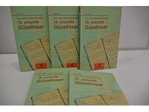 Evde Kalan Aliağalılar Vakitlerini Kitap Okuyarak Geçiriyor
