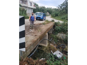 Temizlik İşçisi Çöp Konteynerini Boşaltmak İsterken Dereye Düştü