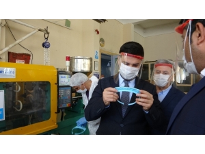 Meslek Lisesinde Günde 10 Bin Siperlik Maske Üretme Gururu