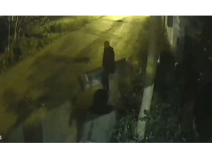 İstanbul’da “Sosyal Mesafesiz” İlginç Kapı Hırsızlığı Kamerada