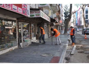 Zincirlikuyu Caddesi’nde Kaldırım İmalatları Yapılıyor