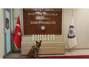 Van’da Pet Şişe İçerisinde 14 Kilo 800 Gram Likit Metamfetamin Ele Geçirildi