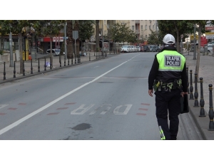 Denizli’de Vatandaşlar Sokağa Çıkma Kısıtlamasına Riayet Ediyor