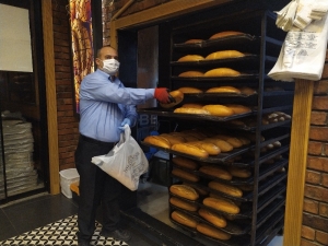 Sokağa Çıkma Kısıtlamasında Pideler Sahurda Sıcak Satışa Sunuldu