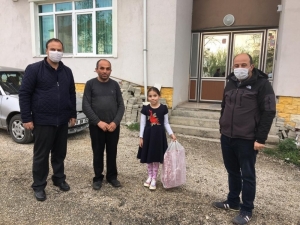 İl Başkanı Altınöz, Harçlıklarını Bağışlayan Zeynep’e Oyuncak Gönderdi