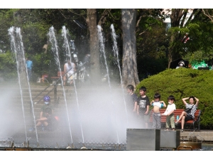 Japonlar ’Altın Hafta’ Tatilini Evinde Geçiriyor