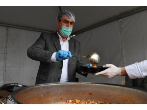 Osmangazi’de Her Gün Bin 260 Haneye Sıcak Yemek