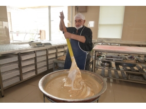 88 Yıldır Aynı Yöntemle “Kürek Helva” Yapıyorlar