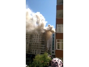 Esenyurt’ta Bir Kız Öğrenci Yurdunun Çatısında Yangın Çıktı. Olay Yerine İtfaiye Ekipleri Sevk Edildi.