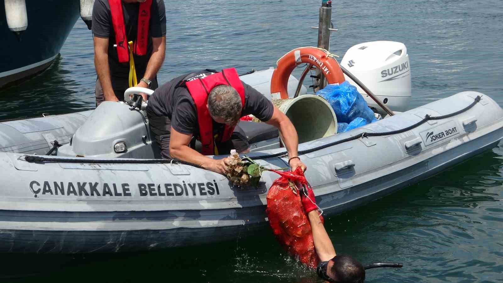 canakkale-yat-limani-nda-yuzey-ve-dip-temizligi