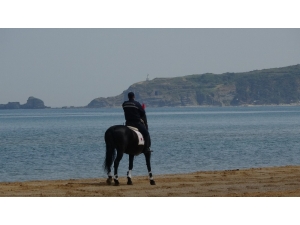 Jandarmanın Atlı Timlerinden Plajlarda Denetleme