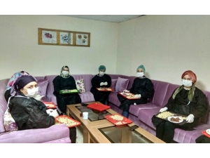 Karantinadaki Vatandaşlara ’Mantı’ İkramı