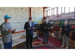 Hayır Çarşısı İhtiyaç Sahiplerine Yardım Ulaştırıyor