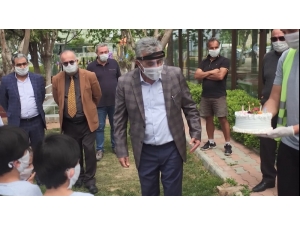 Mardin’deki Sağlık Çalışanının İzmir’de Yaşayan Çocuklarına Doğum Günü Sürprizi