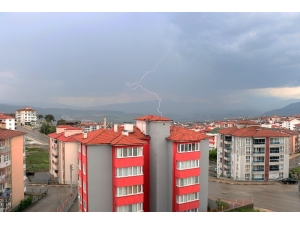 Şimşekler Görsel Şölen Oluşturdu