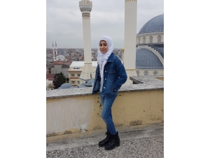 İstanbul Valiliğinden Balkondayken Başına İsabet Eden Kurşunla Ölen Kızla İlgili Açıklama